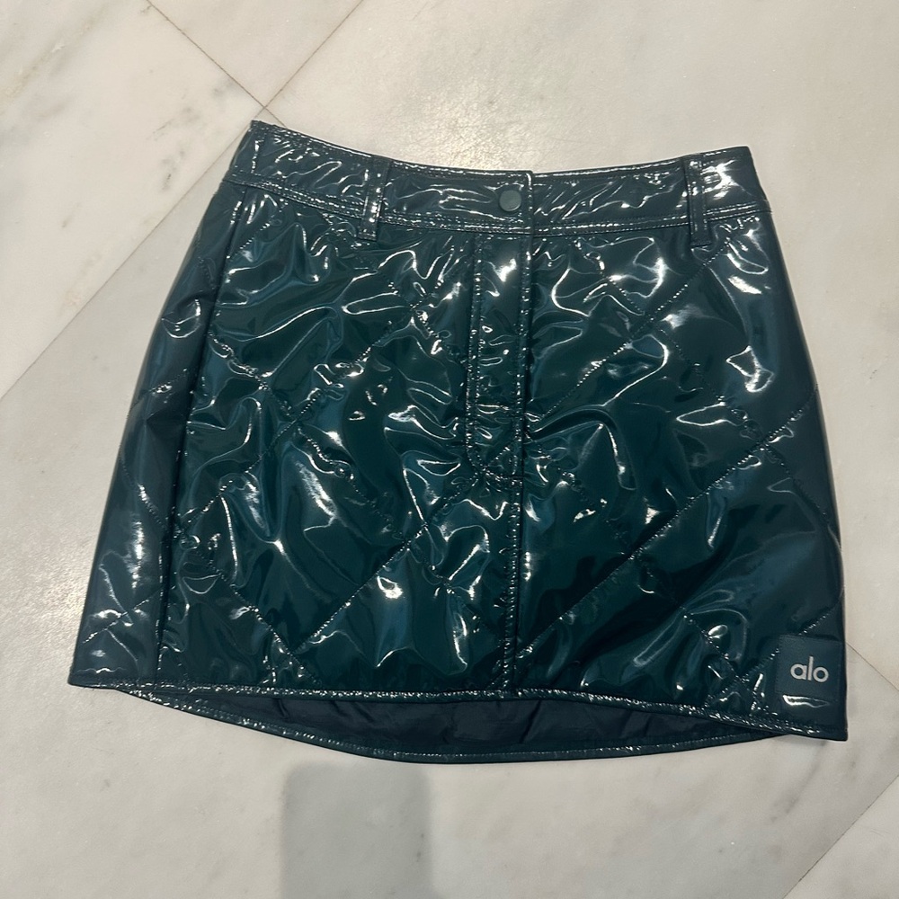 ALO YOGA Puffer Mini Skirt in Midnight Green - size S
